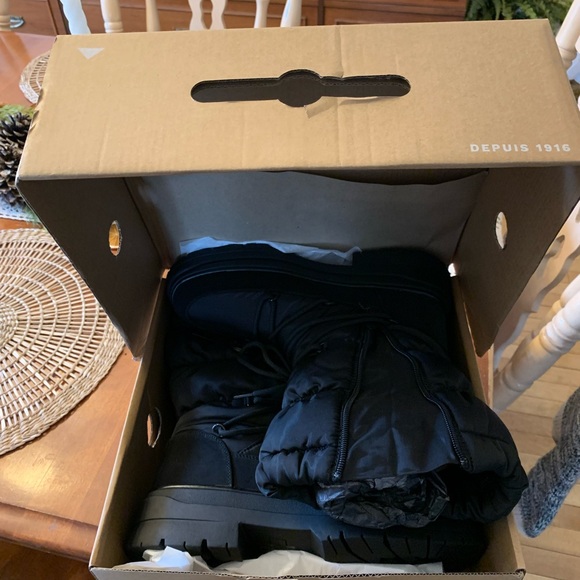 Size 10 Winter Boots by Yellow - Picture 4 of 4